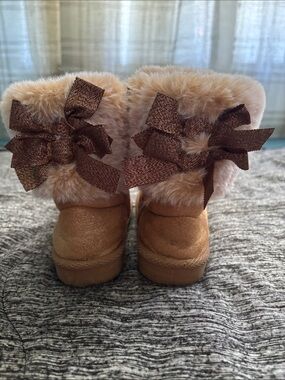 Cozy Faux-Fur Bow Kids Boots in Tan